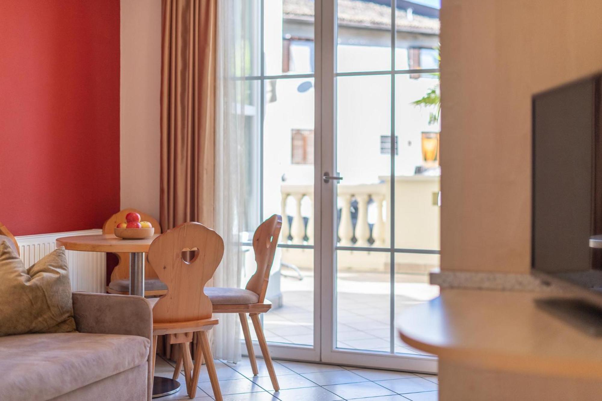Panorama Aparthotel Termeno Bagian luar foto