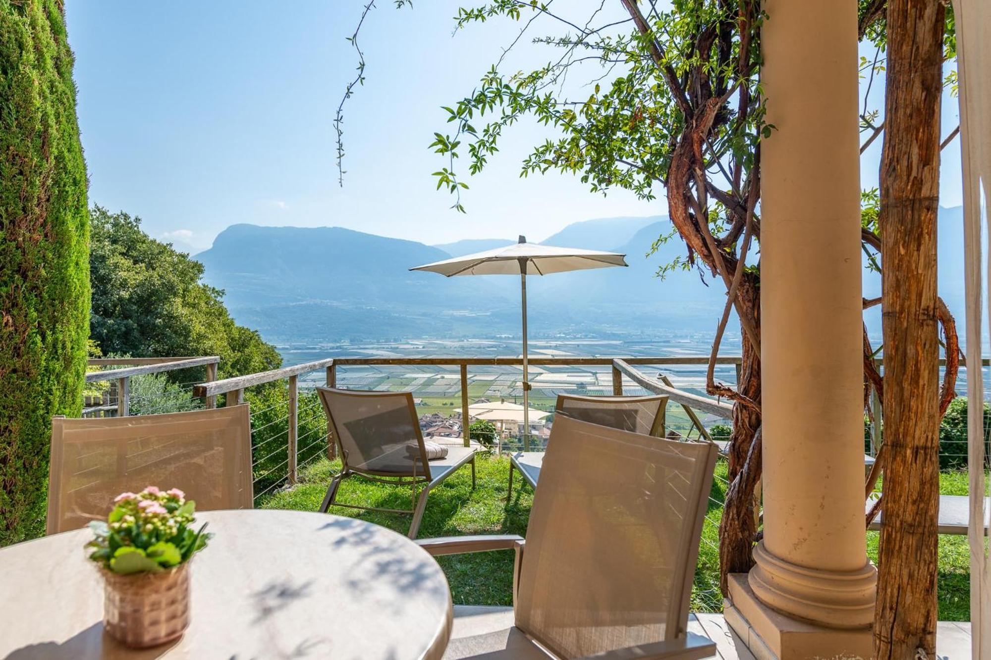 Panorama Aparthotel Termeno Bagian luar foto